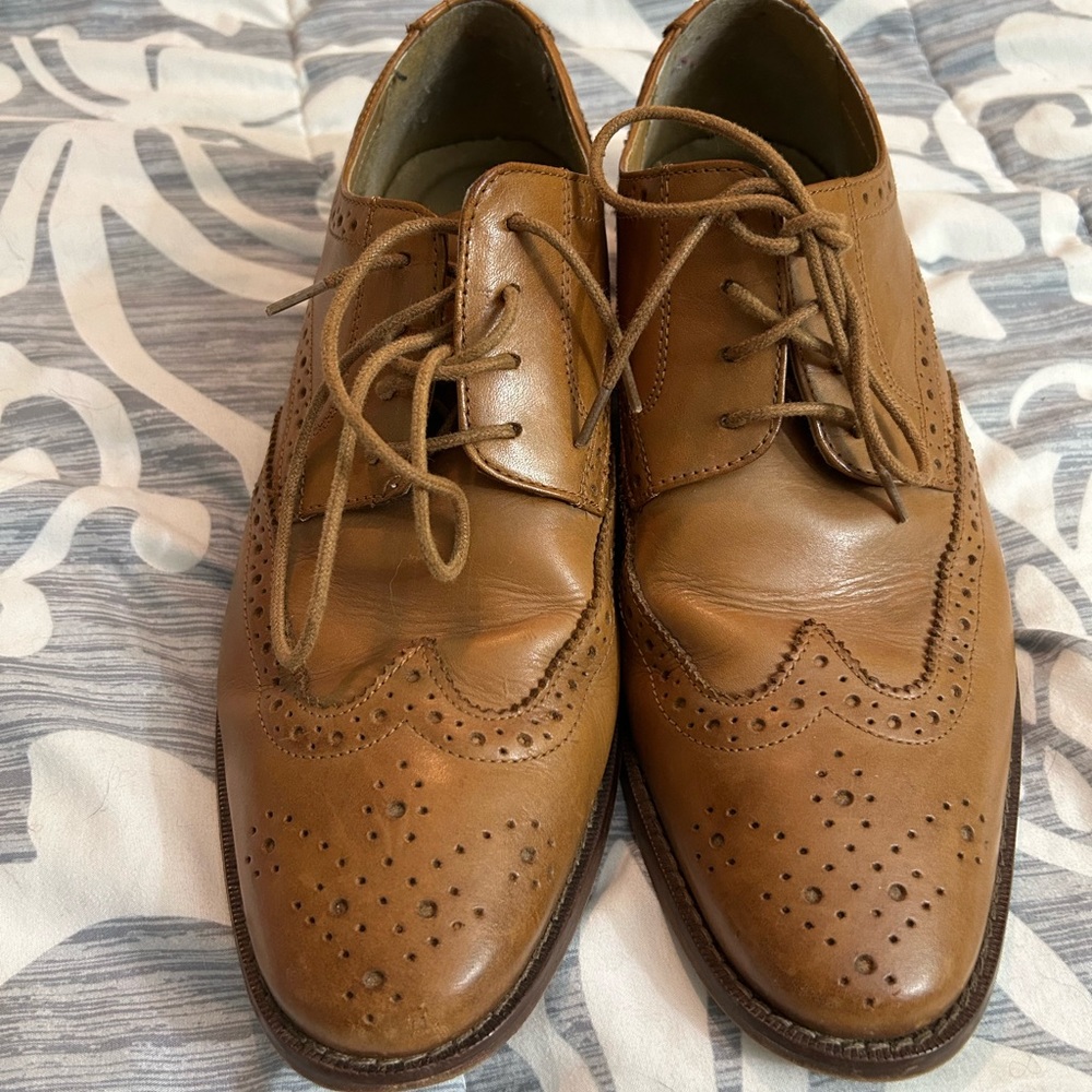 Men’s Florsheim wing tip loafers size 9 D-fits like size 10